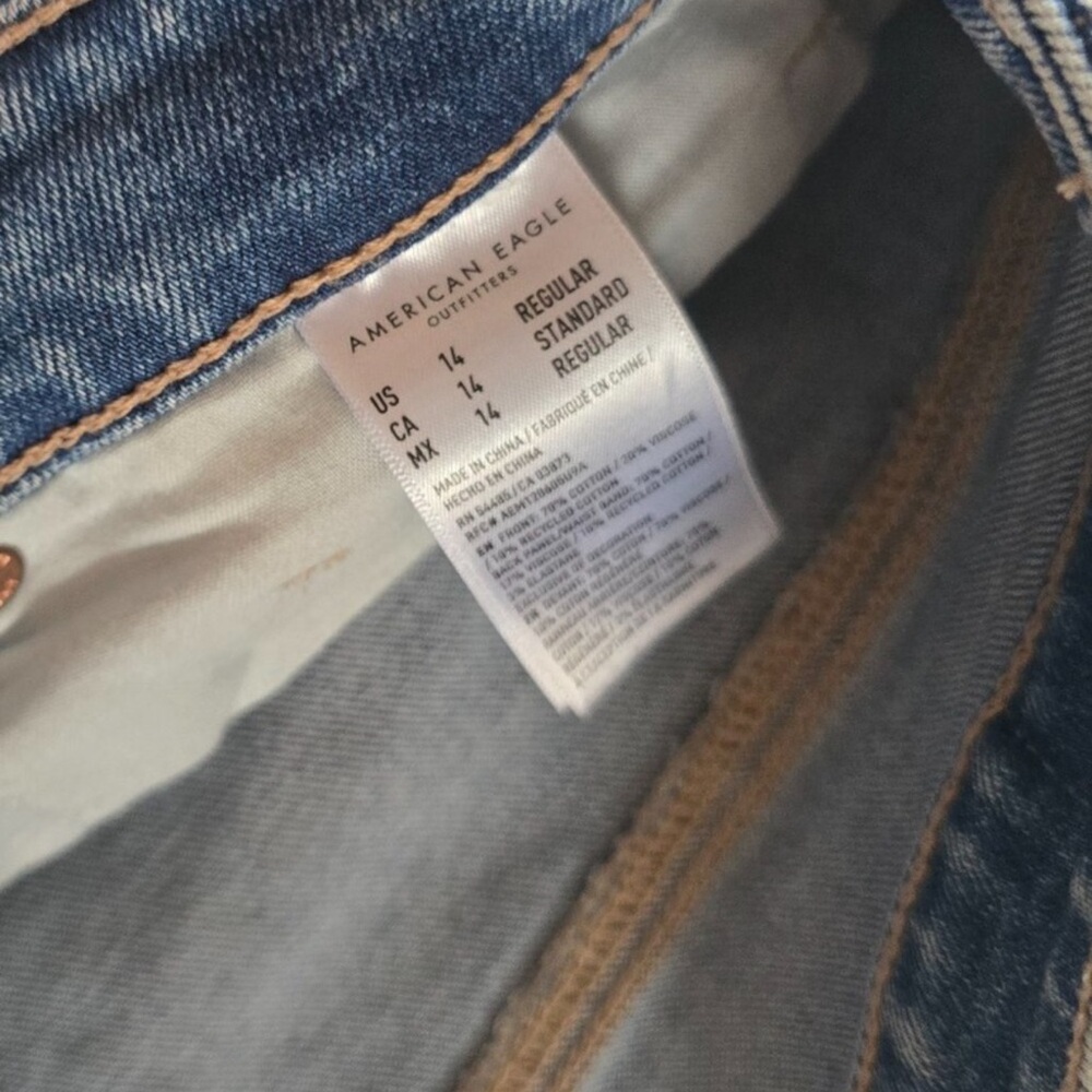 American Eagle Outfitters Light Wash Distressed Straight Leg Jeans - Picture 5 of 10